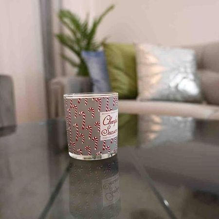 Brand New Furniture . Close To Dubai Mall. Екстериор снимка