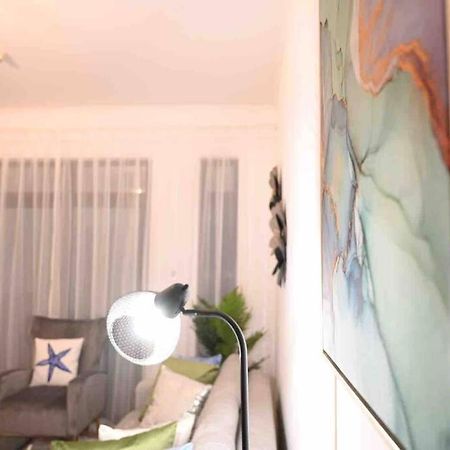 Brand New Furniture . Close To Dubai Mall. Екстериор снимка