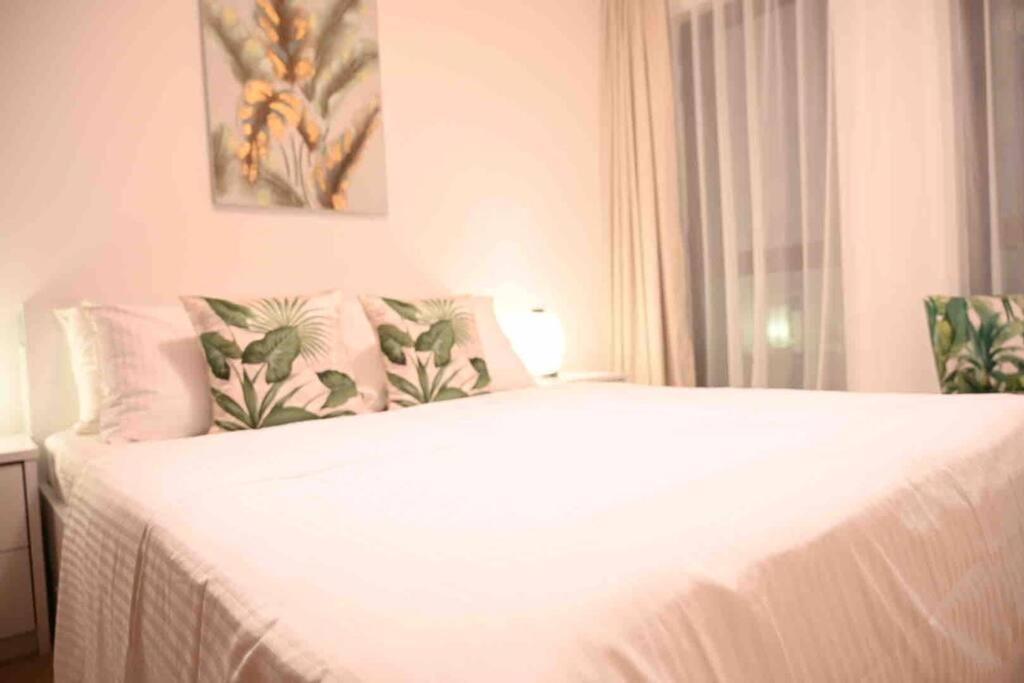 Brand New Furniture . Close To Dubai Mall. Екстериор снимка
