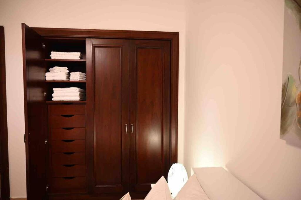 Brand New Furniture . Close To Dubai Mall. Екстериор снимка