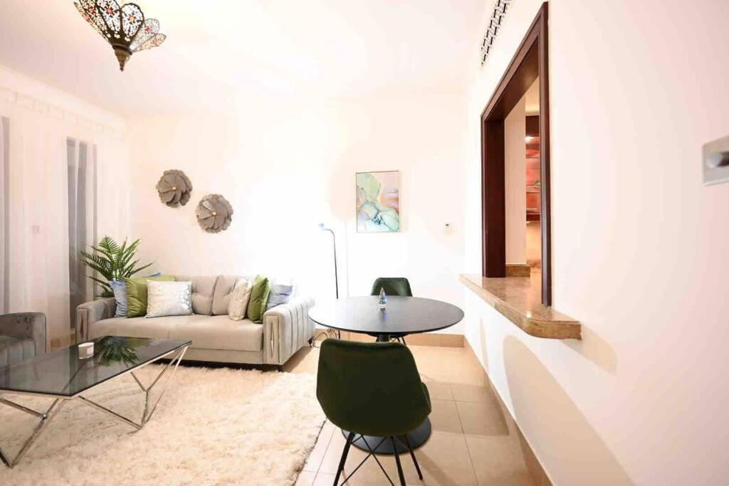 Brand New Furniture . Close To Dubai Mall. Екстериор снимка