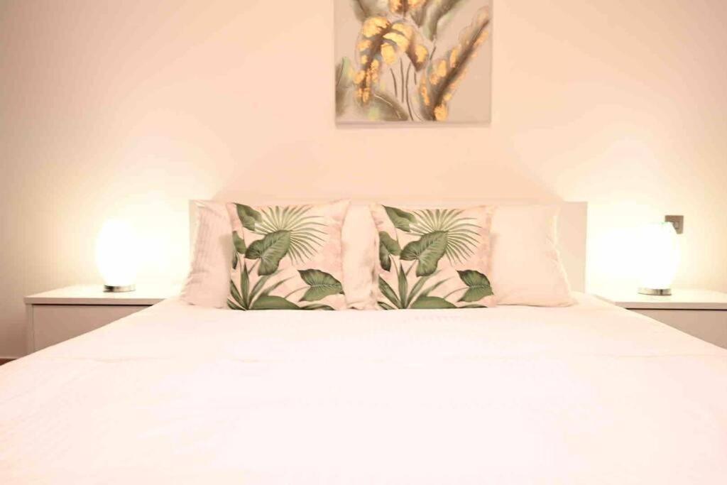 Brand New Furniture . Close To Dubai Mall. Екстериор снимка