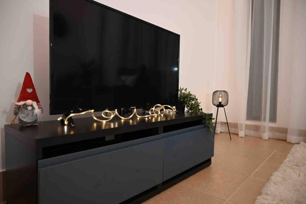 Brand New Furniture . Close To Dubai Mall. Екстериор снимка