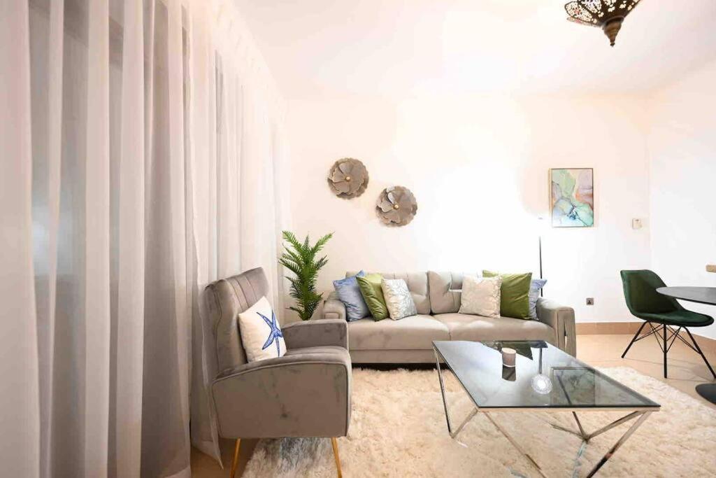 Brand New Furniture . Close To Dubai Mall. Екстериор снимка