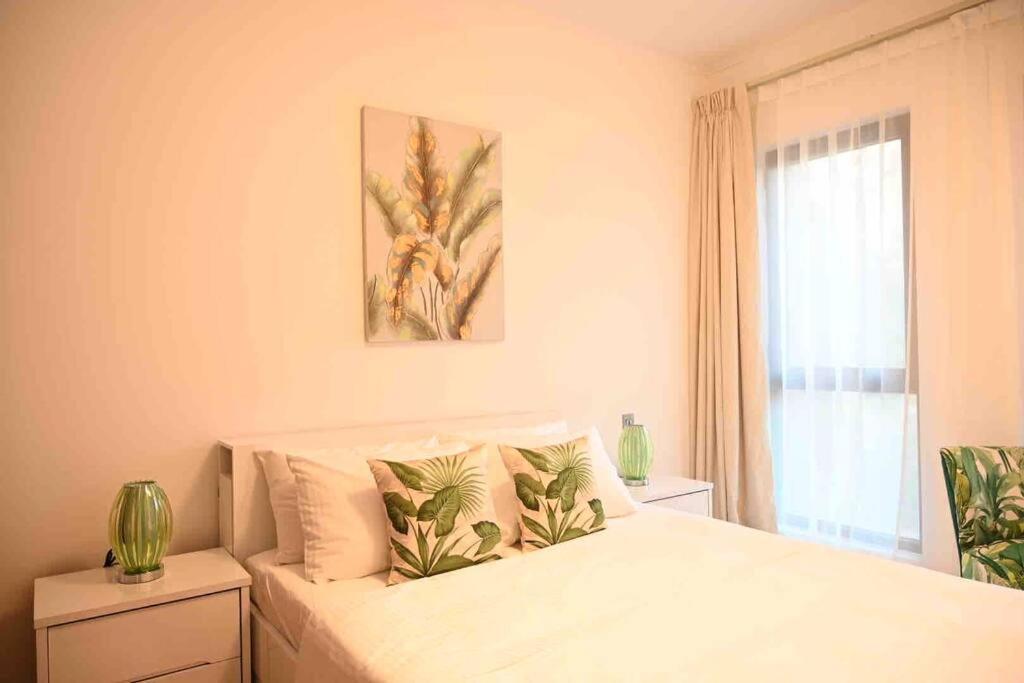 Brand New Furniture . Close To Dubai Mall. Екстериор снимка