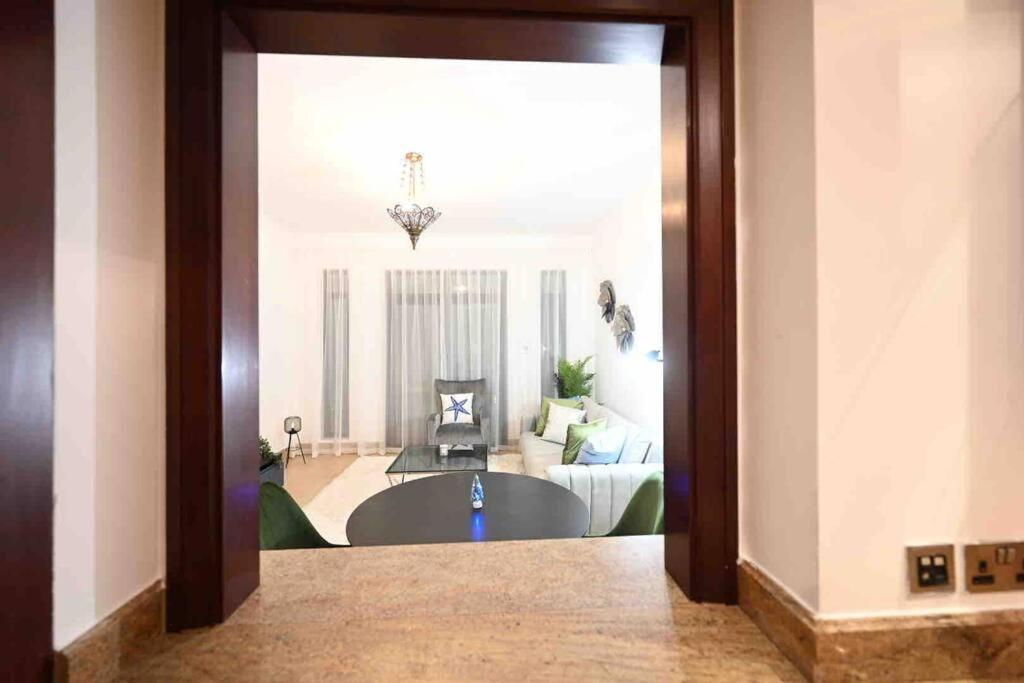 Brand New Furniture . Close To Dubai Mall. Екстериор снимка