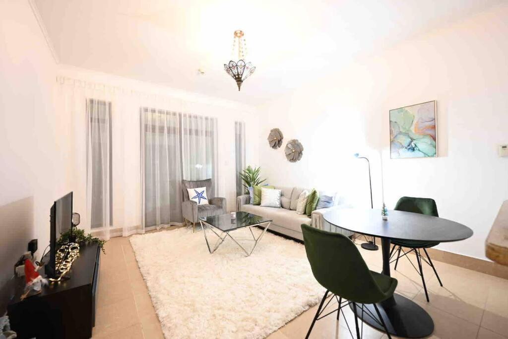 Brand New Furniture . Close To Dubai Mall. Екстериор снимка