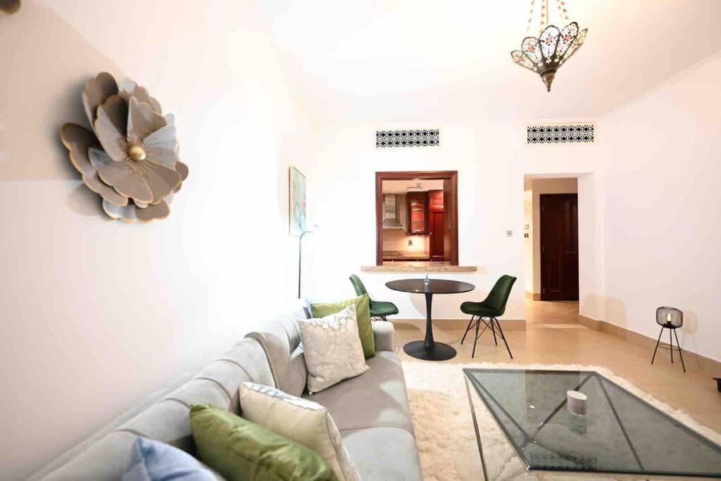 Brand New Furniture . Close To Dubai Mall. Екстериор снимка