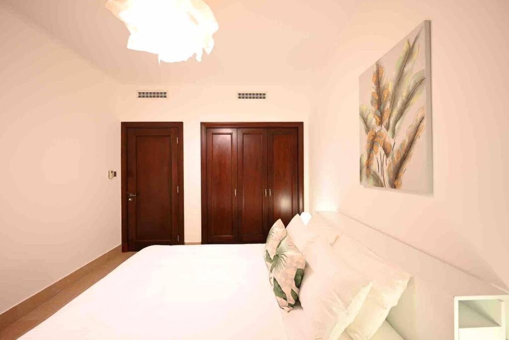 Brand New Furniture . Close To Dubai Mall. Екстериор снимка