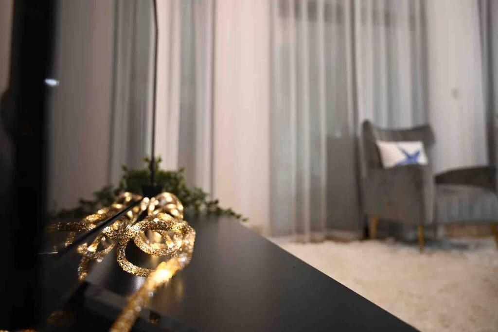 Brand New Furniture . Close To Dubai Mall. Екстериор снимка