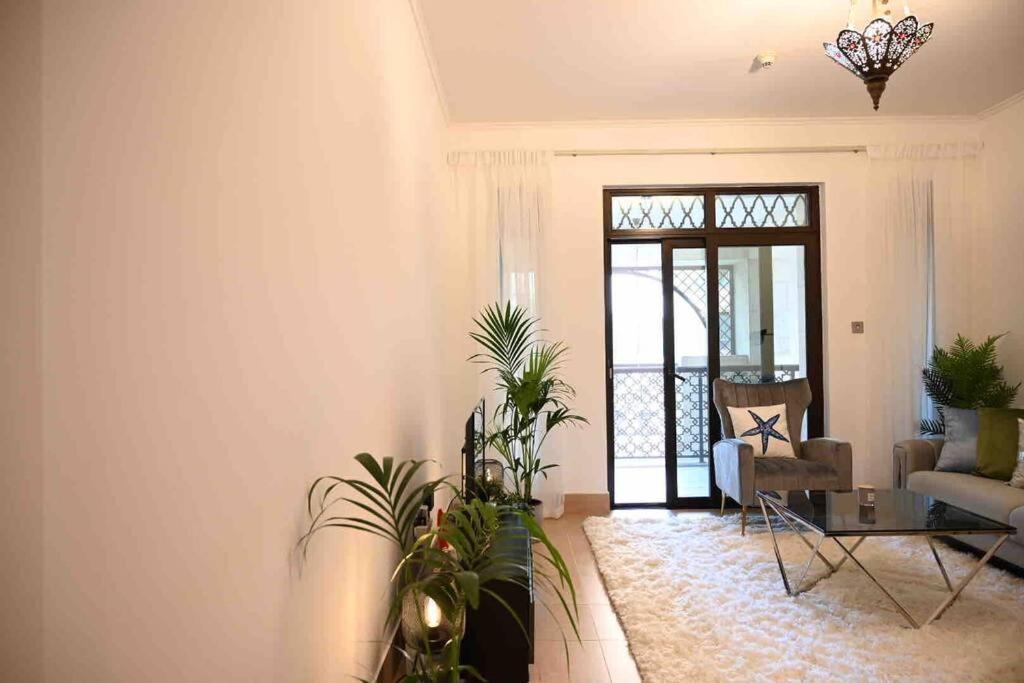 Brand New Furniture . Close To Dubai Mall. Екстериор снимка