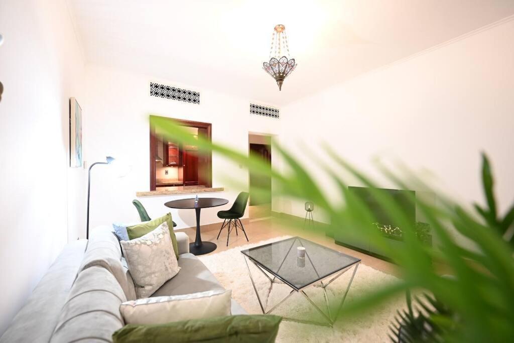 Brand New Furniture . Close To Dubai Mall. Екстериор снимка