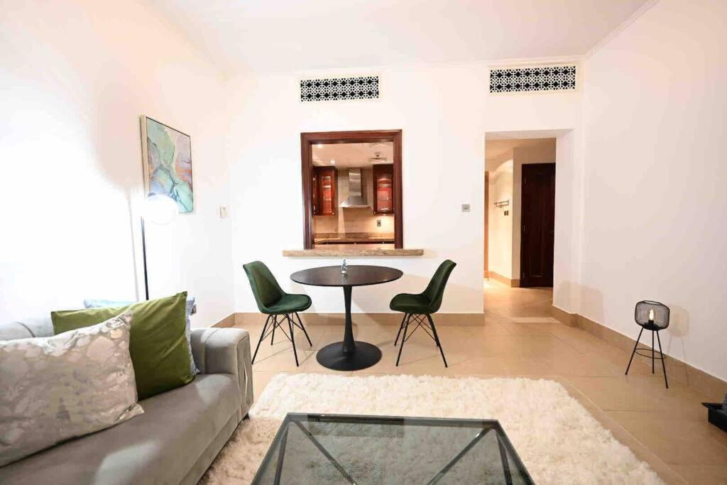 Brand New Furniture . Close To Dubai Mall. Екстериор снимка