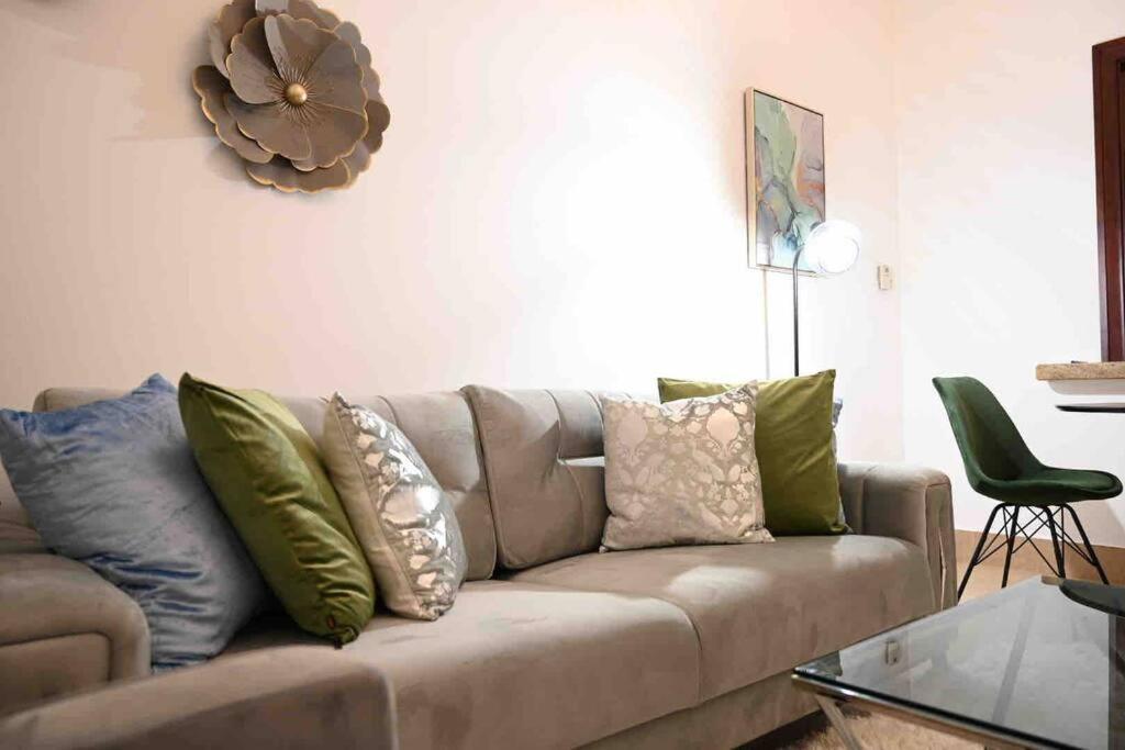 Brand New Furniture . Close To Dubai Mall. Екстериор снимка