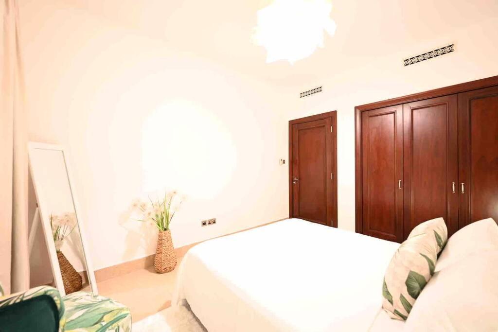Brand New Furniture . Close To Dubai Mall. Екстериор снимка