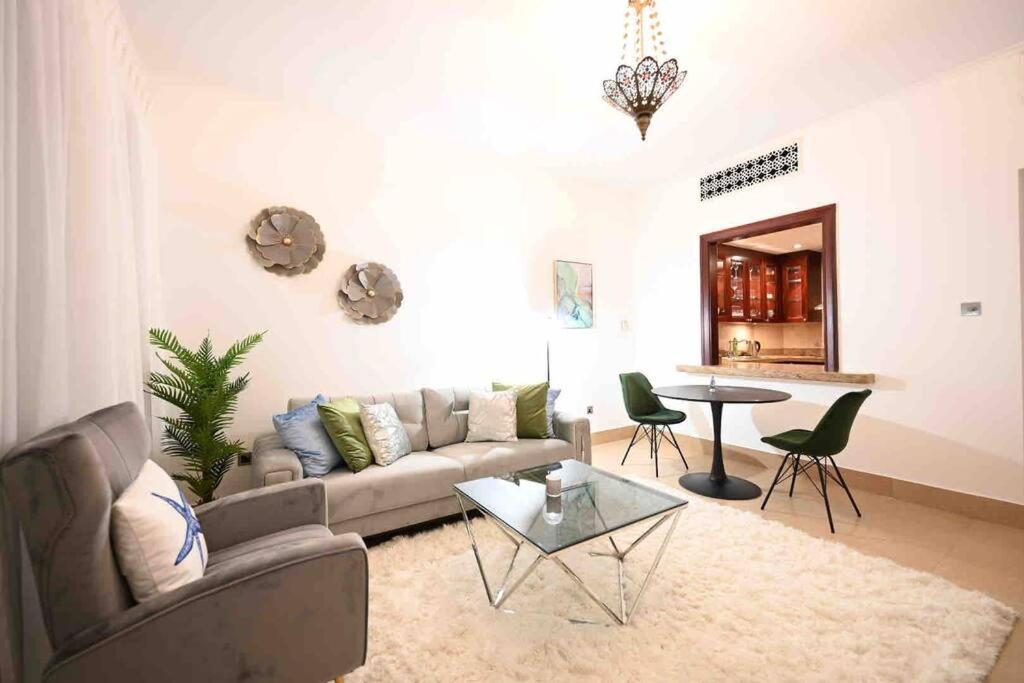 Brand New Furniture . Close To Dubai Mall. Екстериор снимка