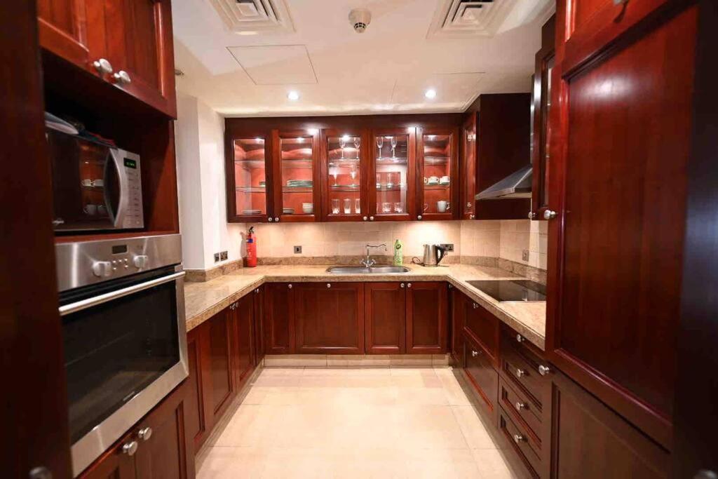 Brand New Furniture . Close To Dubai Mall. Екстериор снимка