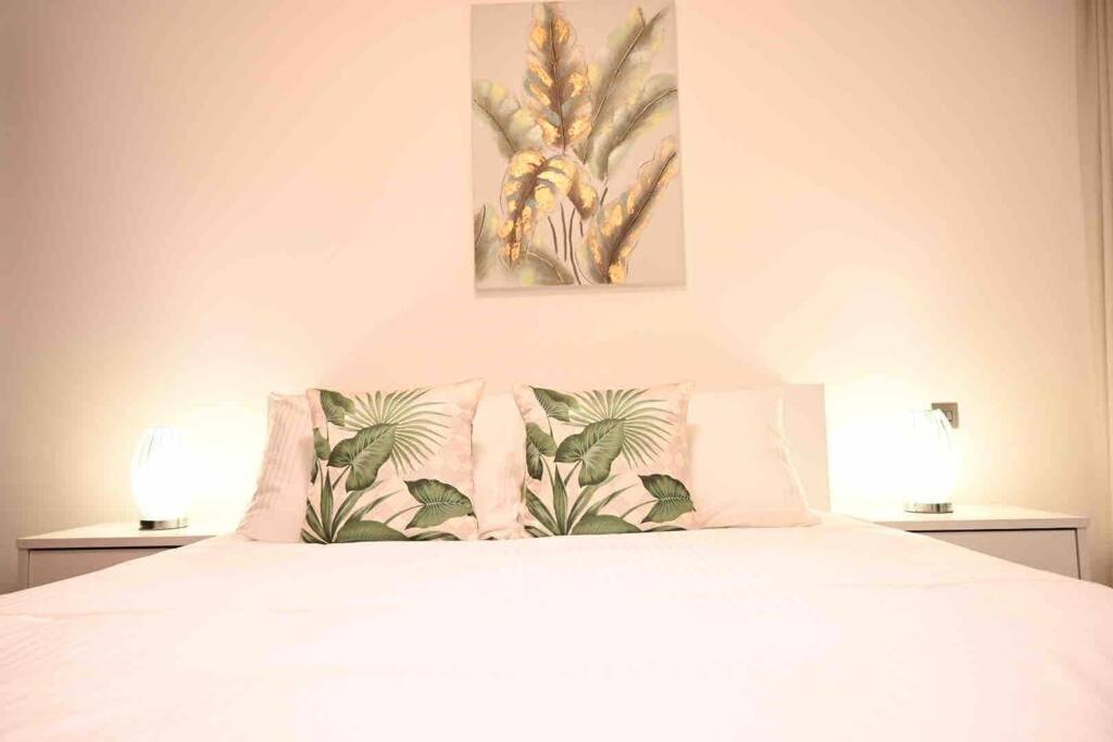 Brand New Furniture . Close To Dubai Mall. Екстериор снимка