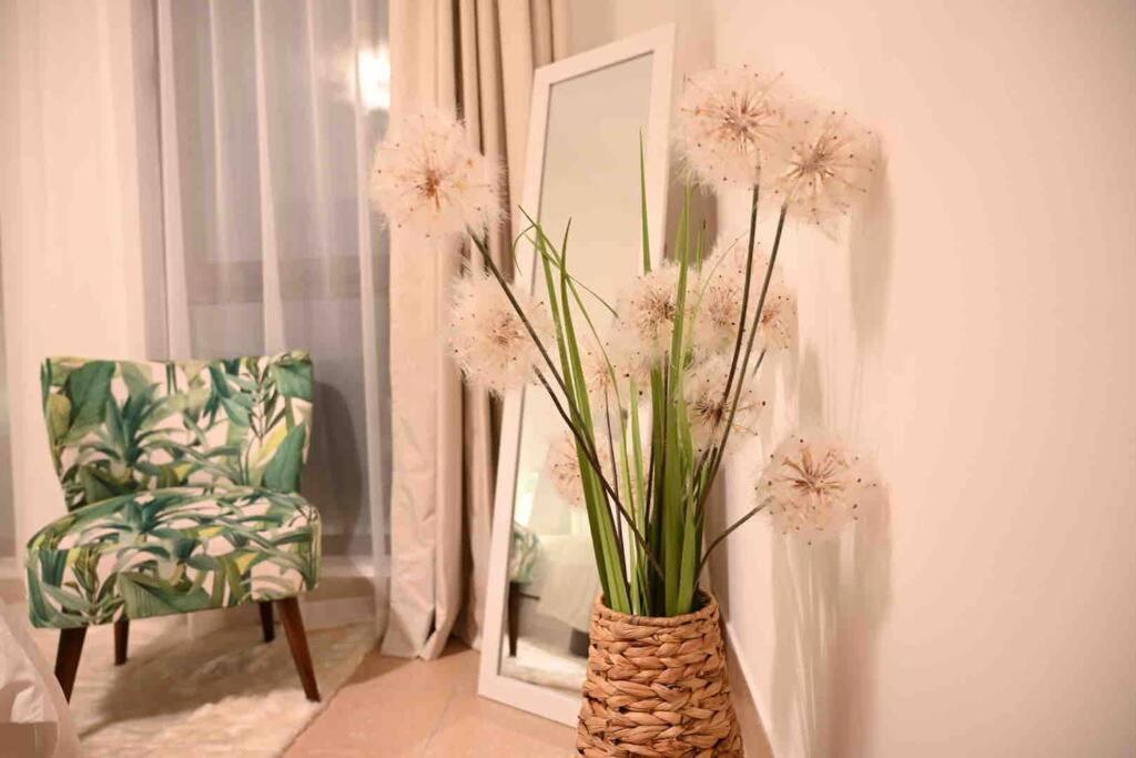 Brand New Furniture . Close To Dubai Mall. Екстериор снимка