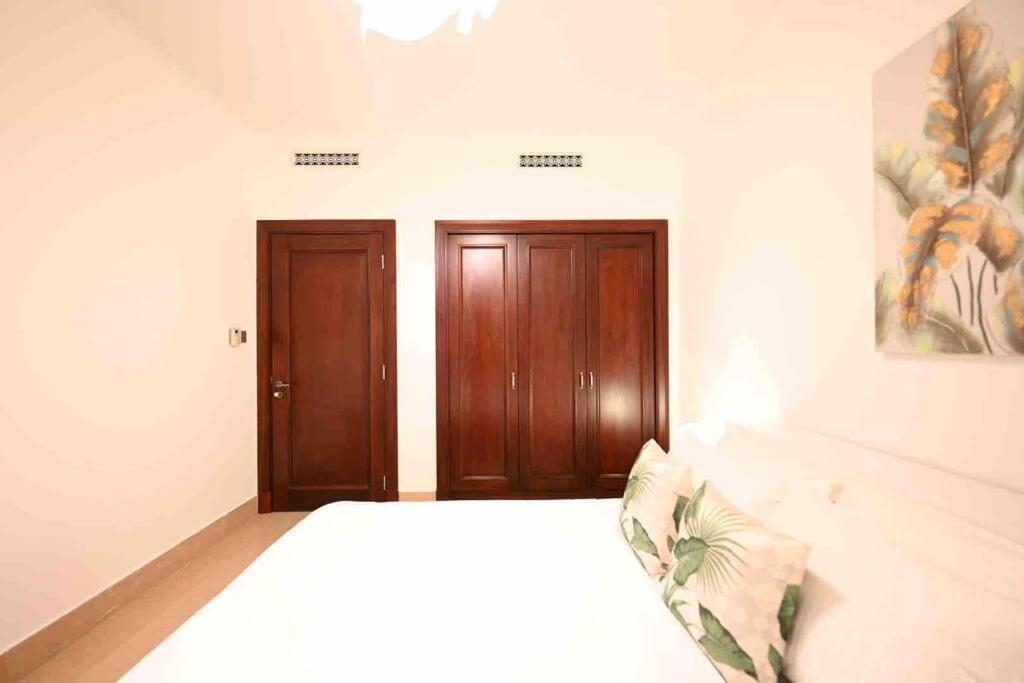 Brand New Furniture . Close To Dubai Mall. Екстериор снимка